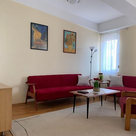 Bright Top Floor Apartment With Free Parking Skopje Exterior photo
