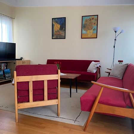 Bright Top Floor Apartment With Free Parking Skopje Exterior photo