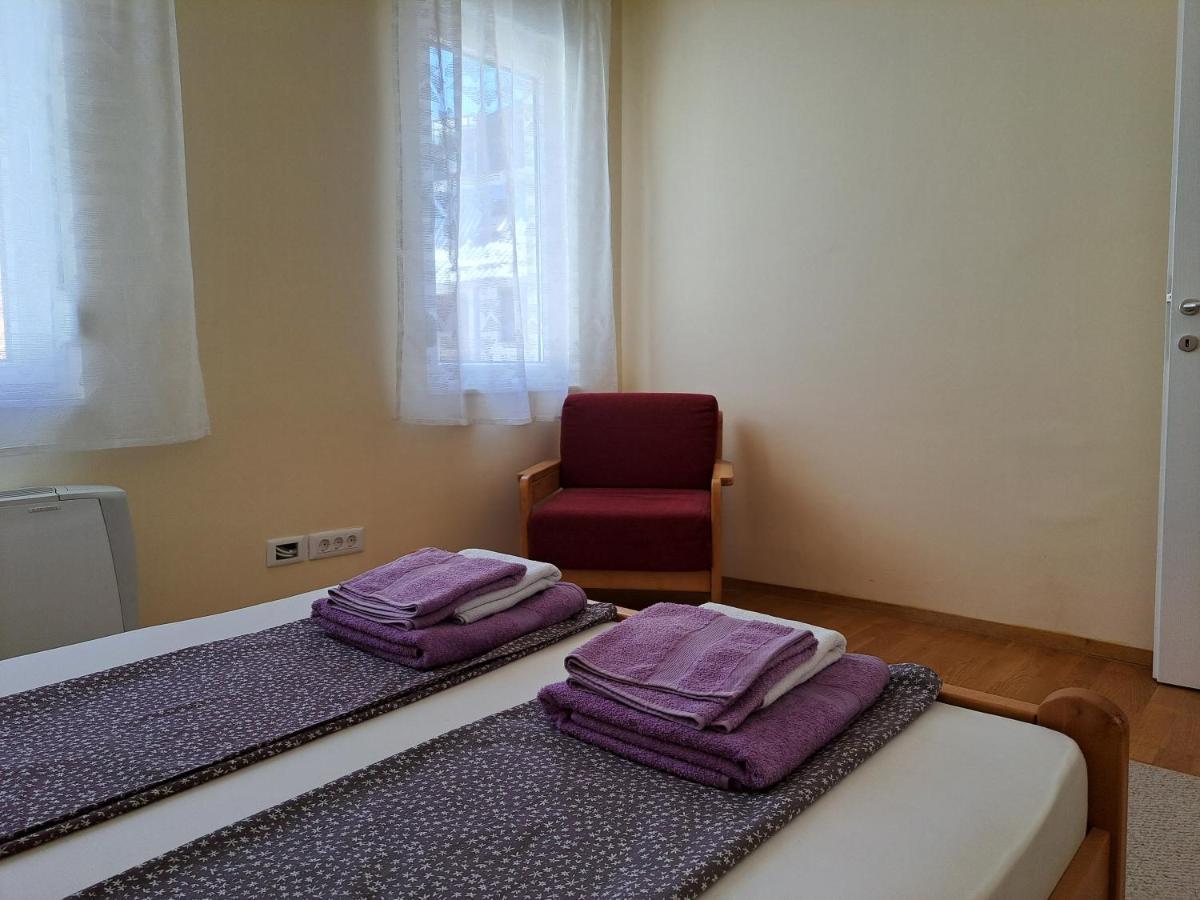 Bright Top Floor Apartment With Free Parking Skopje Exterior photo