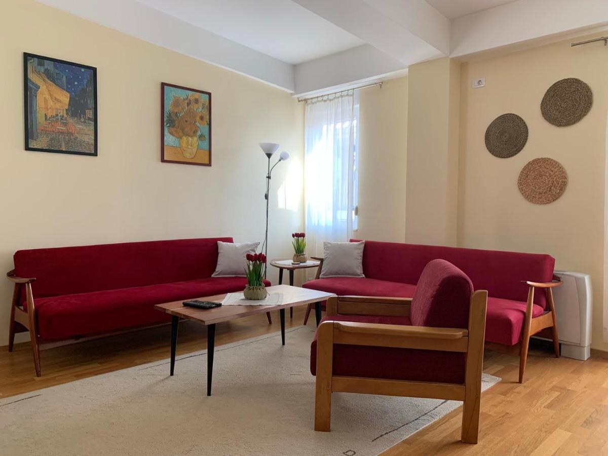 Bright Top Floor Apartment With Free Parking Skopje Exterior photo