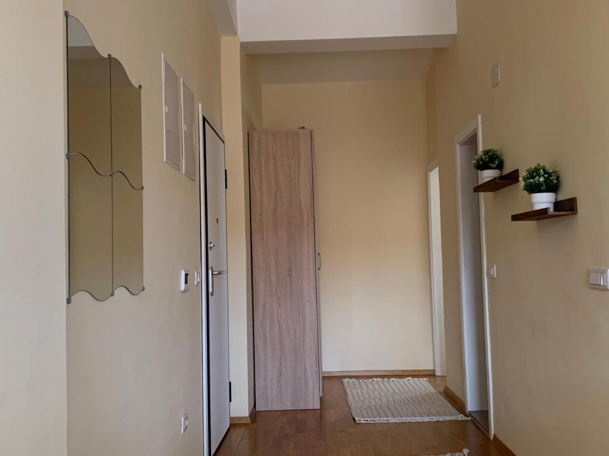 Bright Top Floor Apartment With Free Parking Skopje Exterior photo