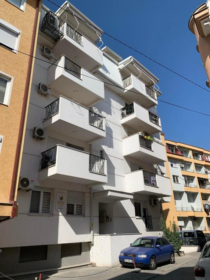 Bright Top Floor Apartment With Free Parking Skopje Exterior photo