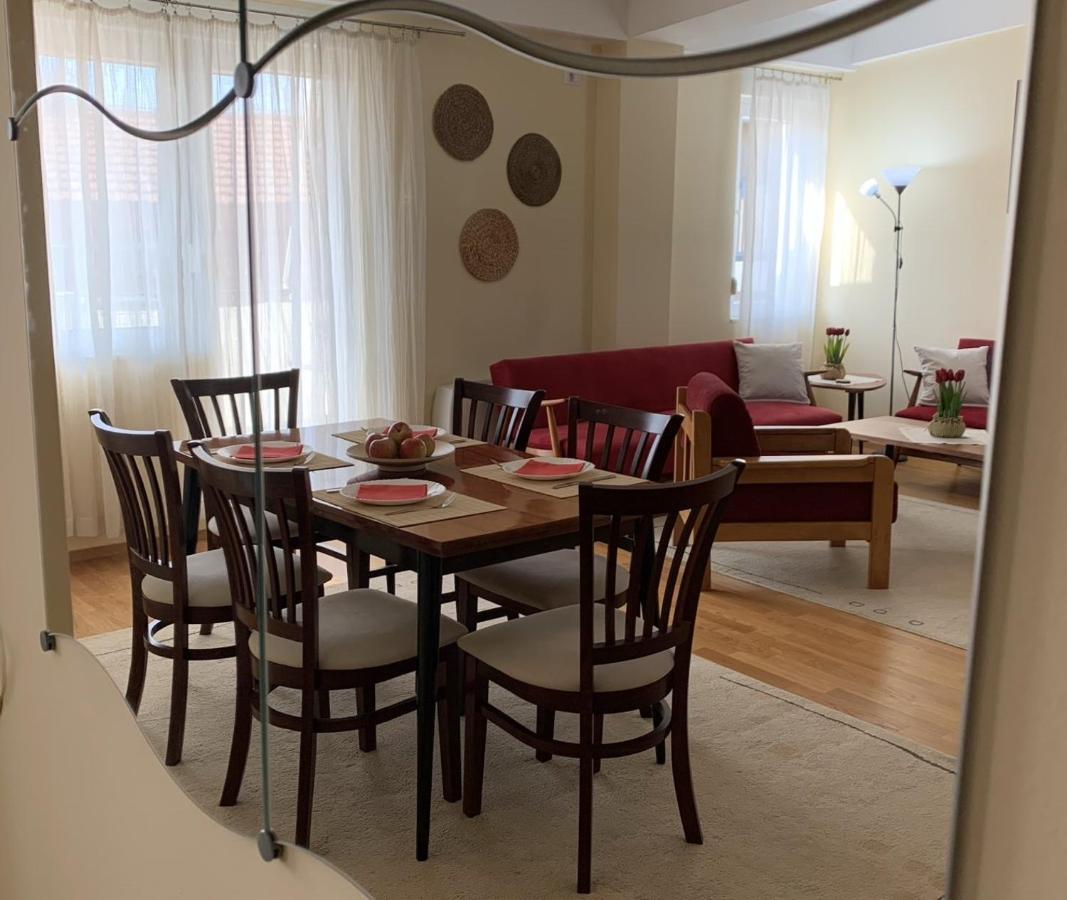 Bright Top Floor Apartment With Free Parking Skopje Exterior photo