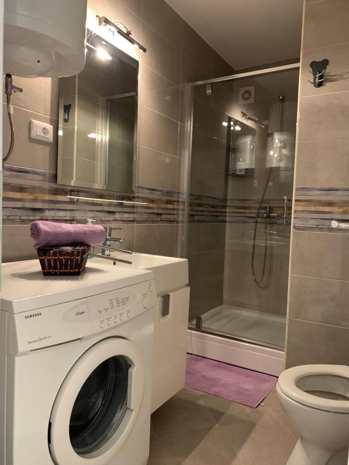 Bright Top Floor Apartment With Free Parking Skopje Exterior photo