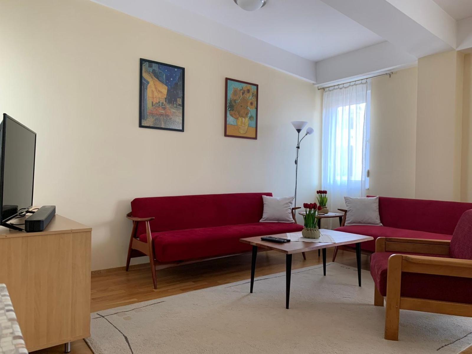 Bright Top Floor Apartment With Free Parking Skopje Exterior photo