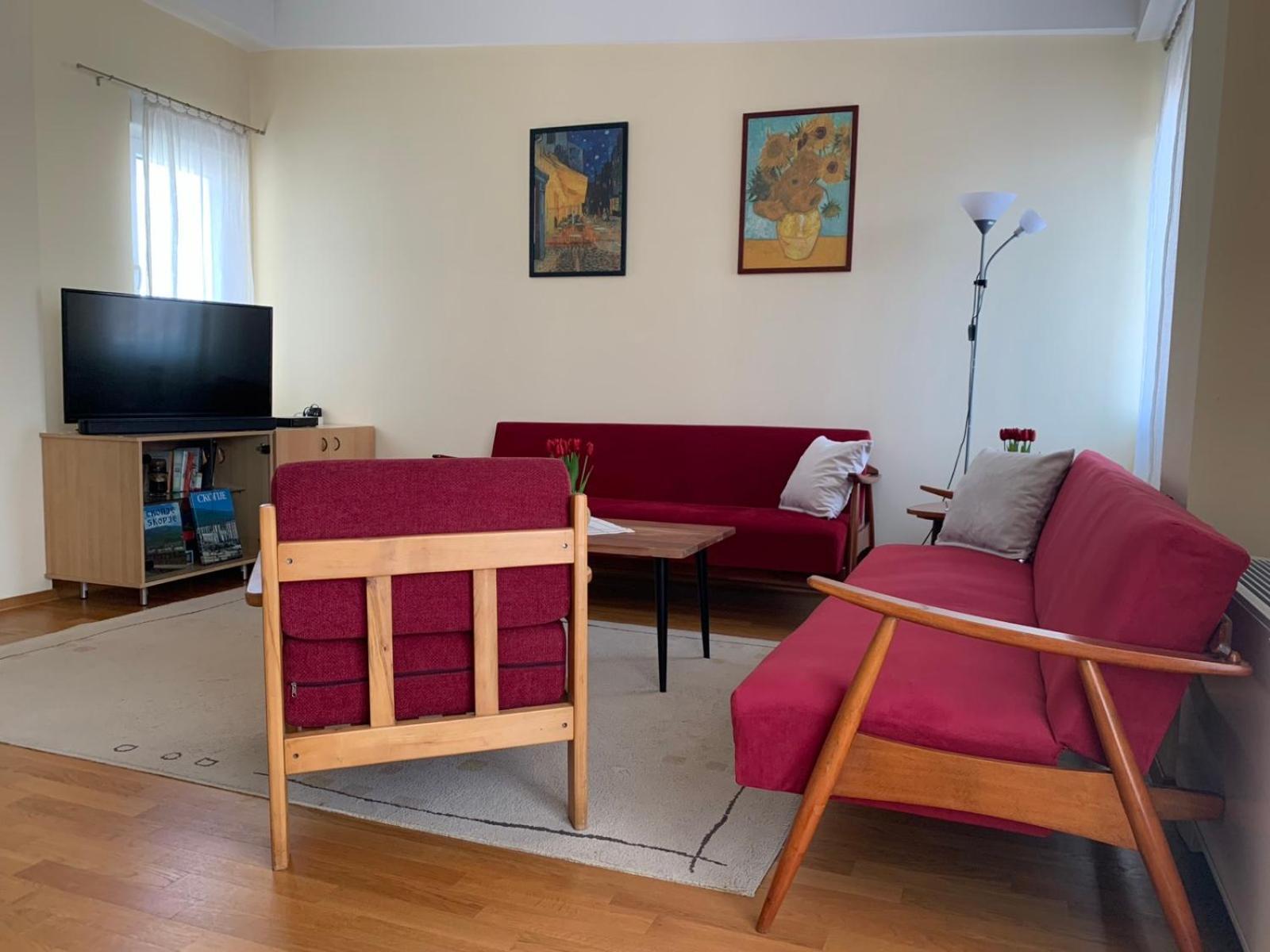 Bright Top Floor Apartment With Free Parking Skopje Exterior photo